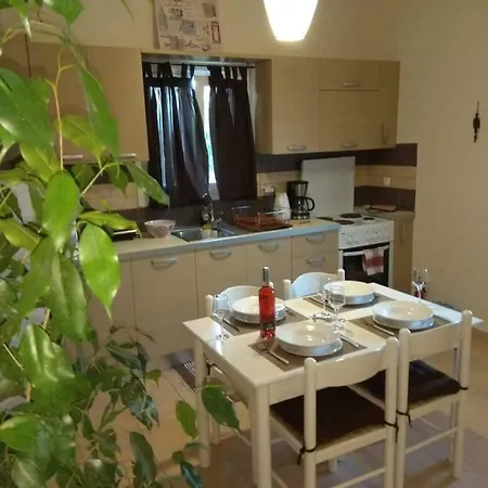 White Rose Appartement *
